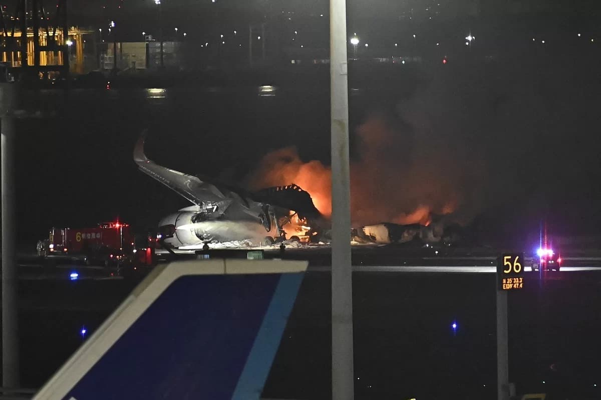 Controle de tráfego aéreo no Japão será investigado após colisão entre aviões que deixou 5 mortos