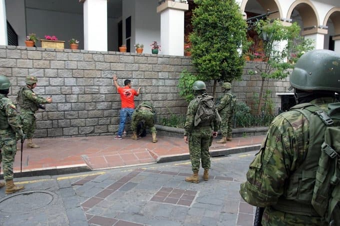VÍDEO: Equador recebe o apoio de tropas da Argentina, Bolívia e Colômbia no combate à escalada de violência