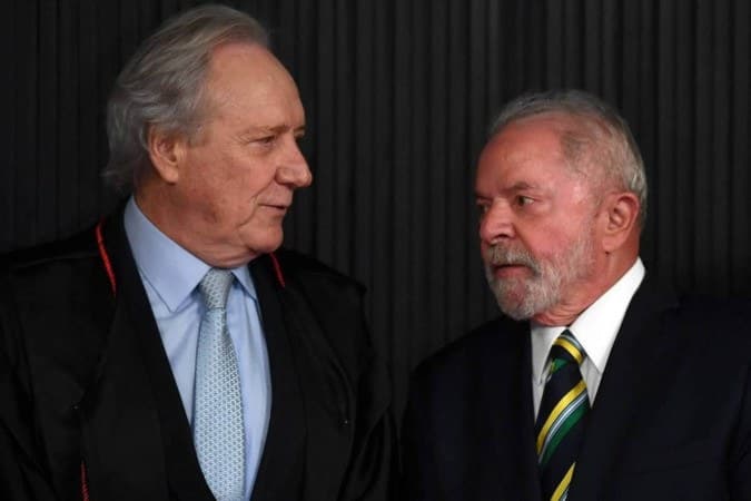 Lula indica a auxiliares que escolherá Lewandowski para o Ministério da Justiça