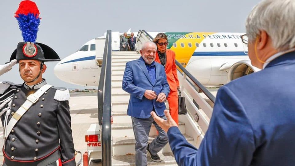 Viagens de Lula ao exterior somam o correspondente a dois meses durante 2023