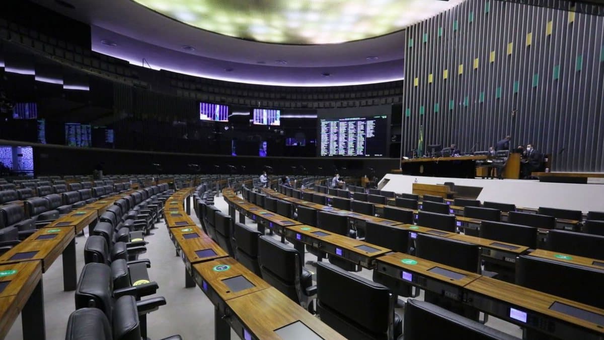 Deputados do PL foram os que mais gastaram com ‘cotão’ em 2023, na Câmara