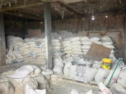 Visa Manaus apreende 25 toneladas de farinha de trigo falsificada, em Manaus
