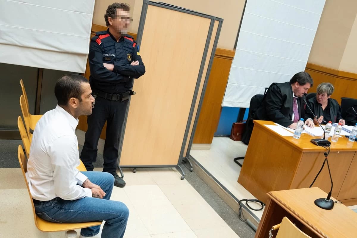 Justiça espanhola concede liberdade provisória a Daniel Alves sob fiança de R$ 5,4 milhões