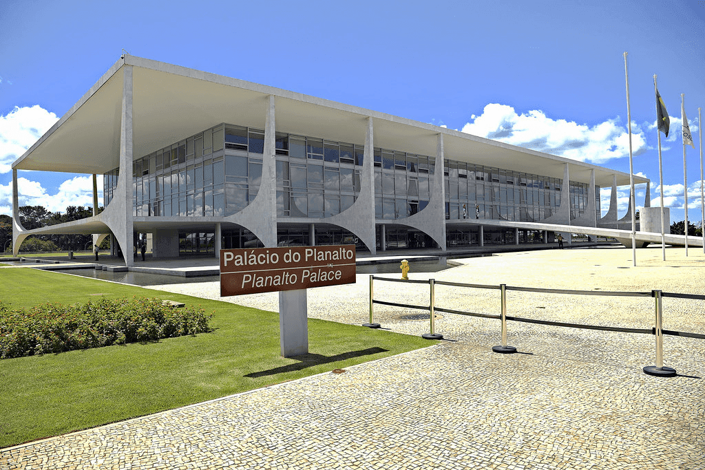 Governo encontra móveis do Alvorada após Lula culpar Bolsonaro e comprar novas peças de luxo
