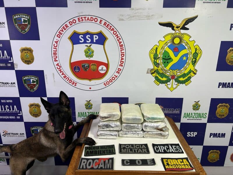Em Coari, trio é preso com mais de 11 quilos de drogas em embacação