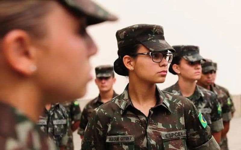 Mulheres poderão se alistar em funções de combate nas Forças Armadas em 2025, prevê Ministério da Defesa