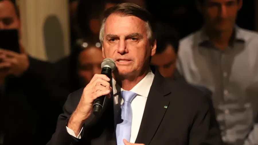 Bolsonaro tem “melhora gradativa”, mas ainda não há previsão de alta, diz boletim