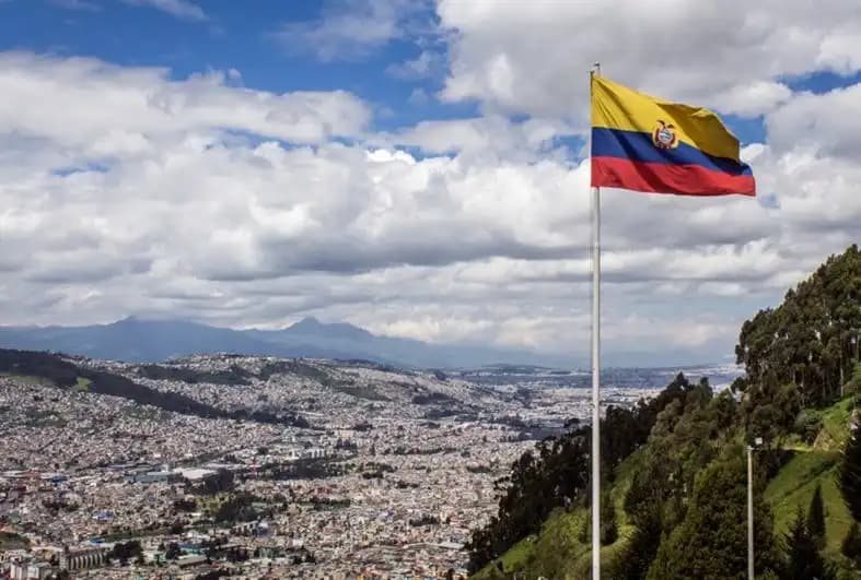 Apagão geral atinge Equador; ministro diz que foi “falha em linha de transmissão”