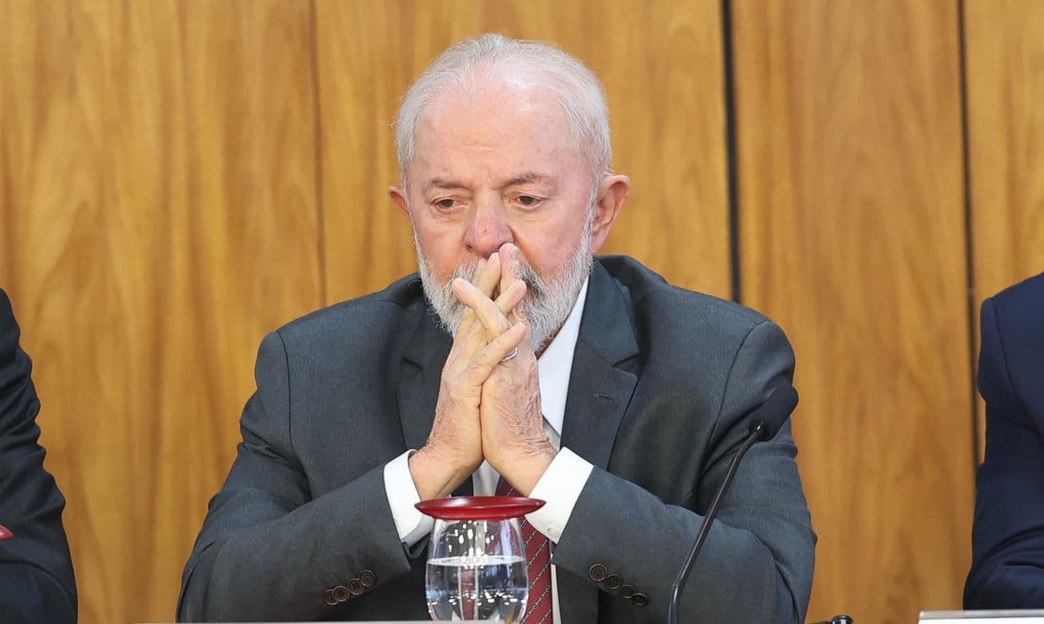 Lula lamenta decisão do Copom de manter taxa básica de juros em 10,5% ao ano