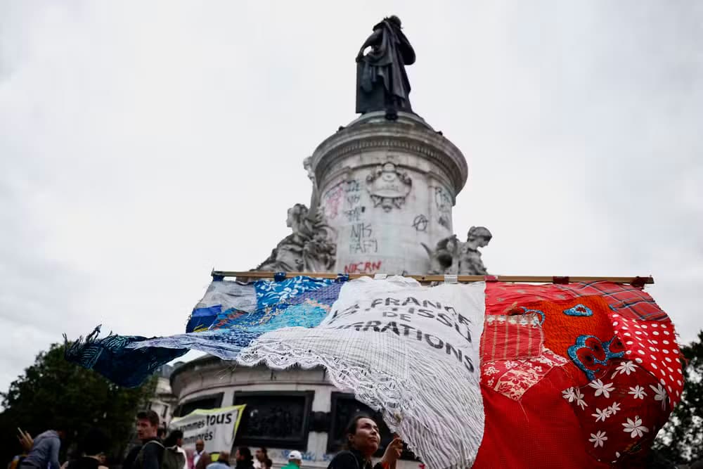 Projeções apontam vitória da coalizão de esquerda nas eleições da França