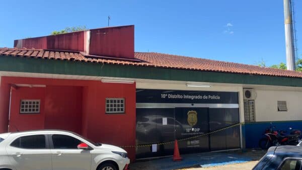 Assaltantes invadem e roubam delegacia no bairro Alvorada, em Manaus