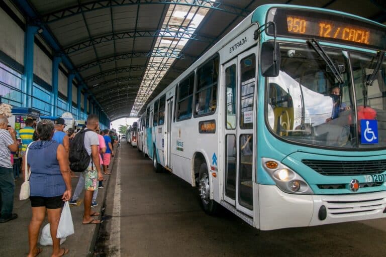Passagem de ônibus a R$ 5 começa a valer a partir de sábado (15), anuncia prefeito de Manaus