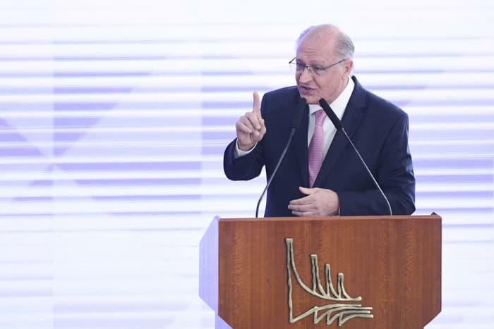 Governo estuda volta do horário de verão por causa da seca: “Boa alternativa”, diz Alckmin