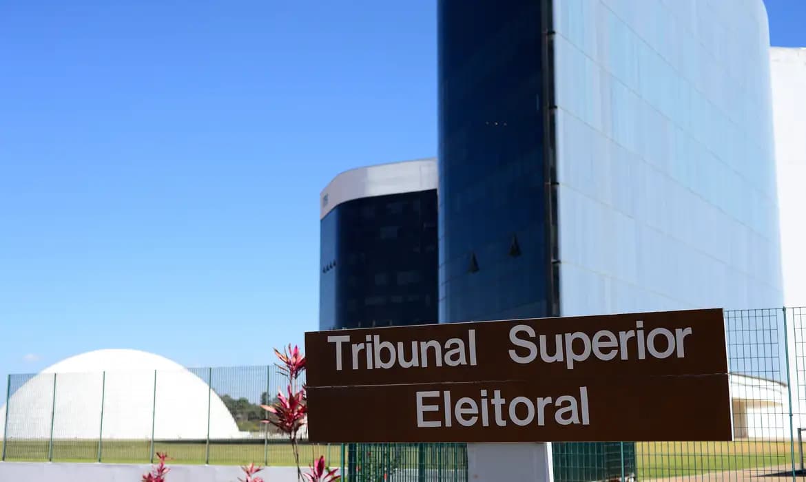 Vídeos com ataques a mulheres feitos com IA faz partidos de esquerda cobrarem punição ao TikTok