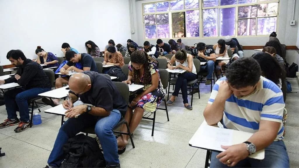 Projeto prioriza convocação de concursados e reduz espaço para seleções simplificadas