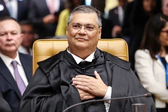 Flávio Dino vota para derrubar proibição de linguagem neutra no Amazonas