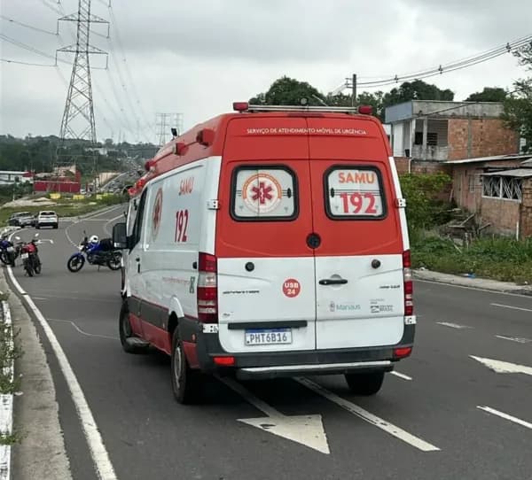 VÍDEO: Militar fica ferido em acidente entre motos na Avenida das Flores, em Manaus