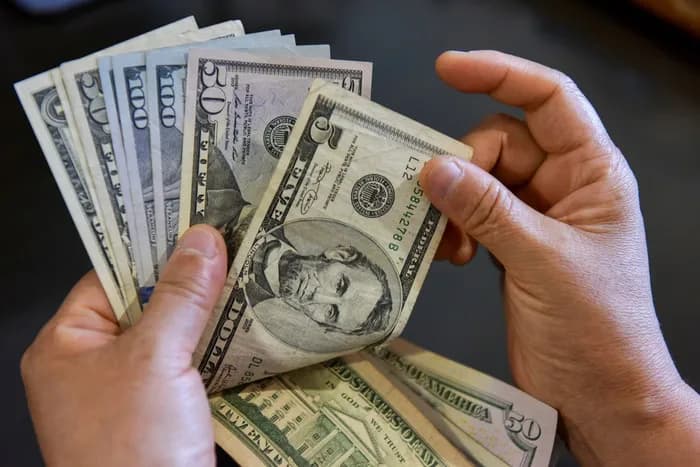 Projeto propõe isenção de imposto para compras internacionais de até US$ 50