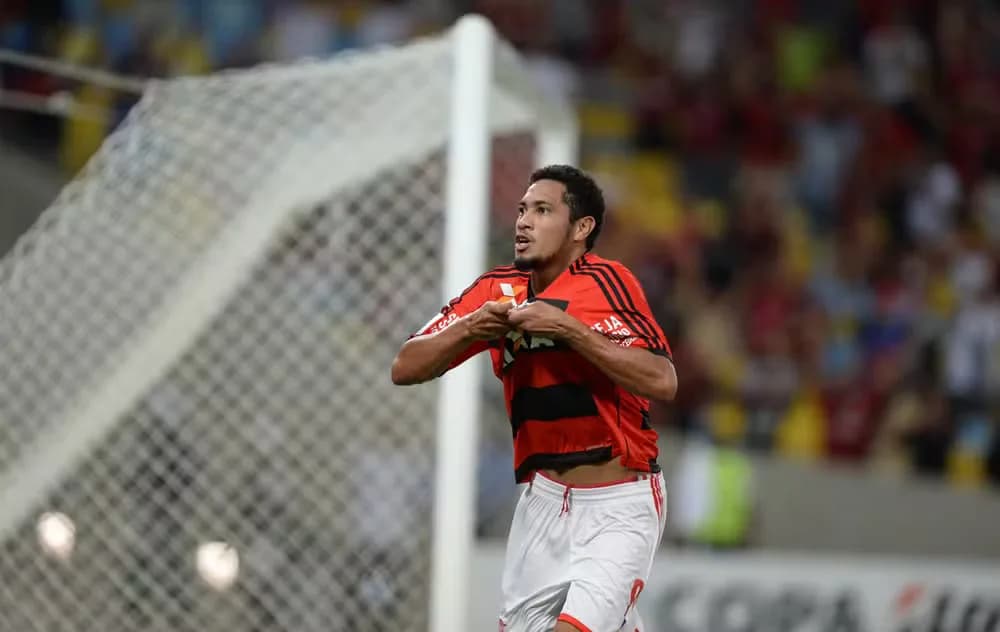Nacional FC anuncia Hernane Brocador, ex-Flamengo, e apresenta elenco nesta sexta