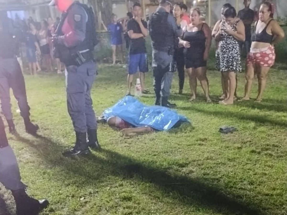 Homem é executado em campo de futebol na zona Norte de Manaus