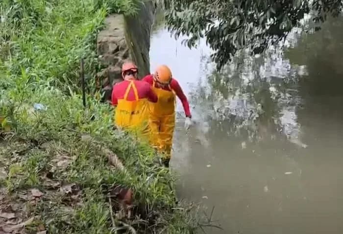 VÍDEO: Corpo de homem é encontrado ‘boiando’ no Igarapé do Mindu