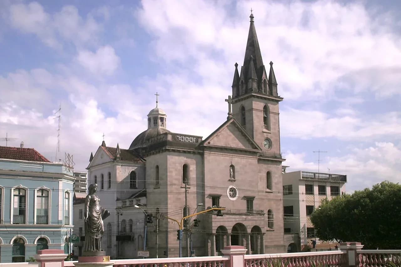 Igreja de São Sebastião, em Manaus, é interditada por tempo indeterminado para reparos