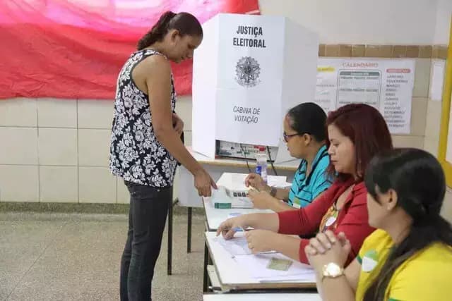 Candidaturas femininas: Mesmo com maioria do eleitorado, mulheres ainda carecem de representatividade