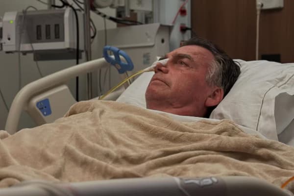 Bolsonaro apresenta melhora ‘progressiva dos exames’, aponta boletim médico