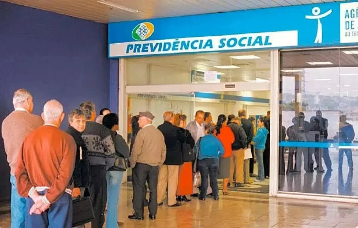 Deputado do Amazonas cobra explicações de descontos “indevidos” do INSS desde julho do ano passado