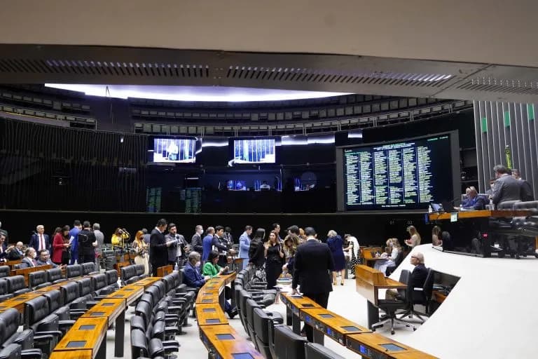 Como votou a bancada do AM em projeto que dificulta aborto legal de vítimas menores