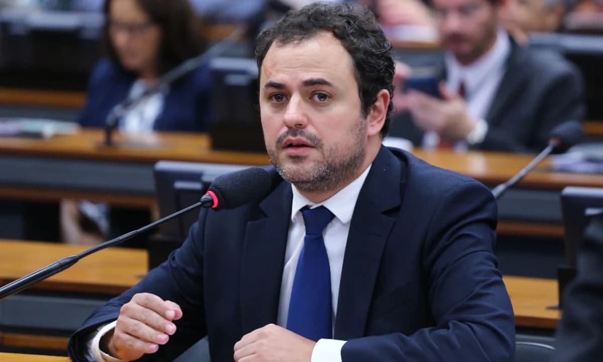 PSOL planeja falar com Lula e STF para tentar barrar cassação de Glauber Braga na Câmara