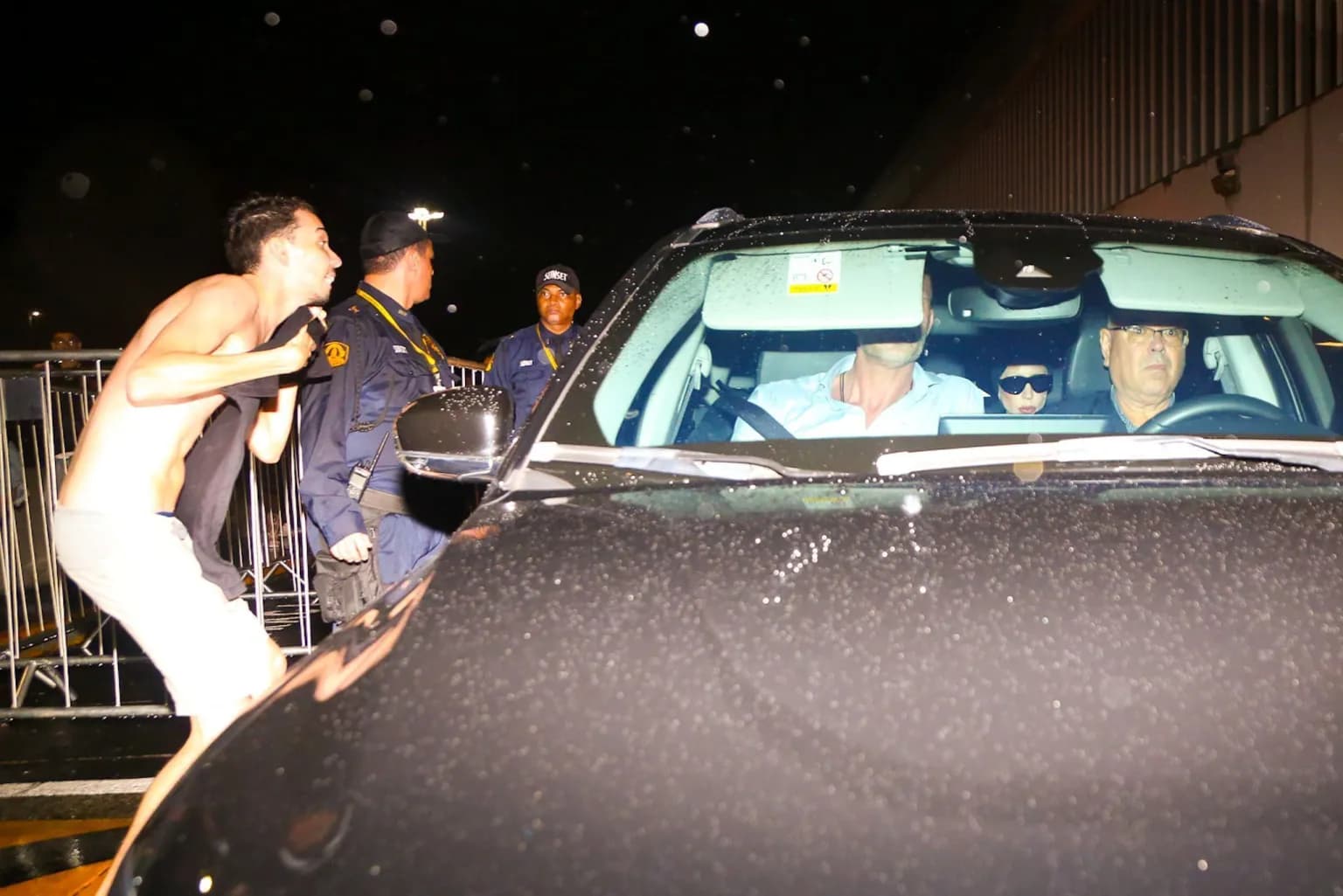 Ela veio! Lady Gaga chega ao Brasil para show na praia de Copacabana