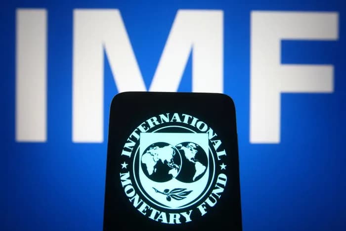 Guerra comercial deve fazer economia mundial crescer menos em 2025 e 2026, diz FMI