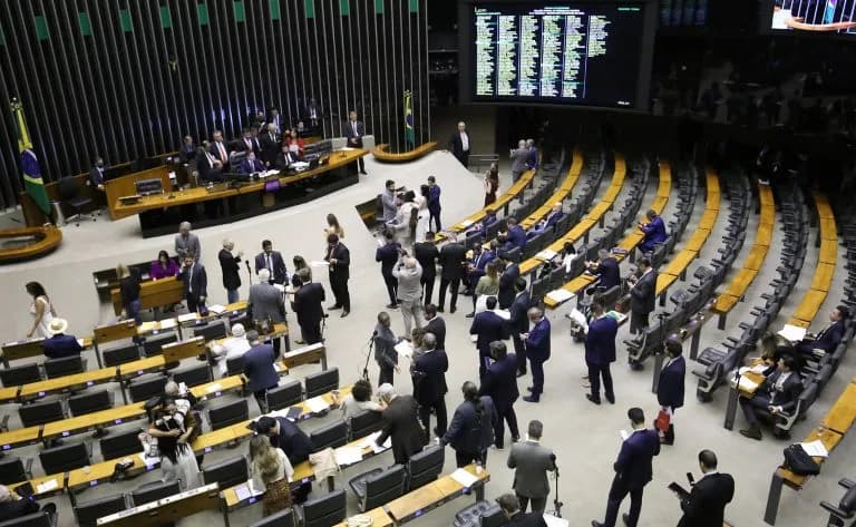 CCJ da Câmara aprova punição a bancos que cobrarem tarifas indevidas de ONGs