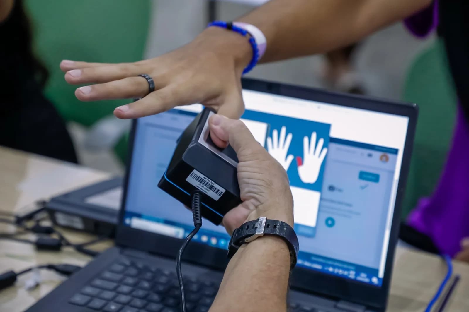 Beneficiários de programas sociais têm até dezembro para cadastrar biometria; veja como