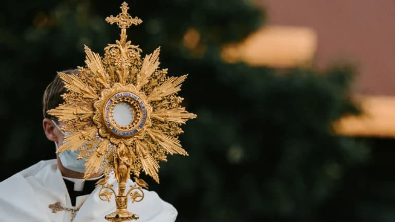 Corpus Christi é feriado ou ponto facultativo? Entenda regras