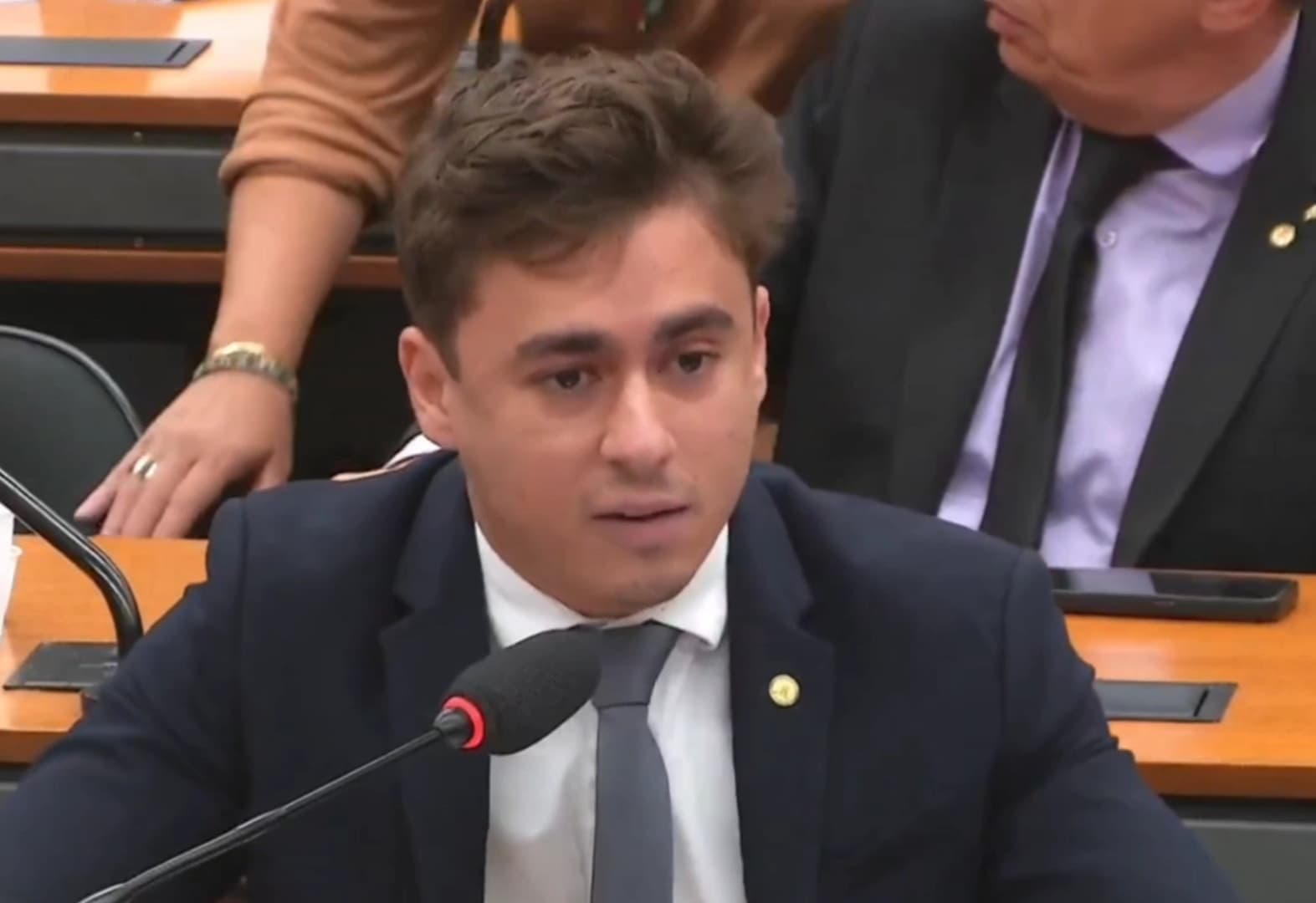 Visita autorizada: Moraes libera encontro de Nikolas Ferreira com Bolsonaro