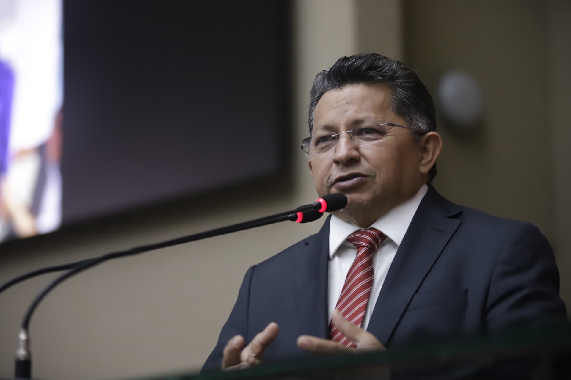 BR-319: “Vamos derrubar o veto”, diz Sinésio Campos após conversa com Omar Aziz sobre decisão de Lula