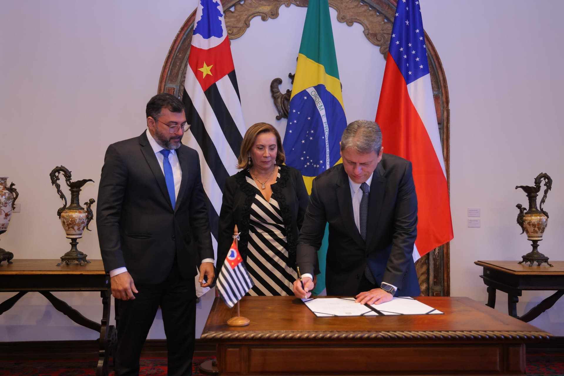 Governo do AM anuncia parceria com SP para realizar 2 mil exames de DNA gratuitos a famílias de baixa renda