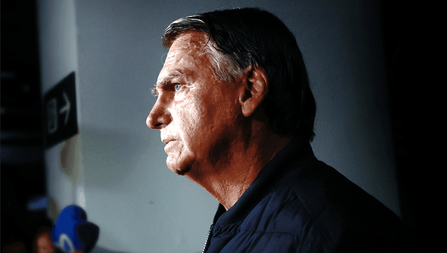 Prisão domiciliar de Bolsonaro divide opiniões nas redes sociais, aponta pesquisa