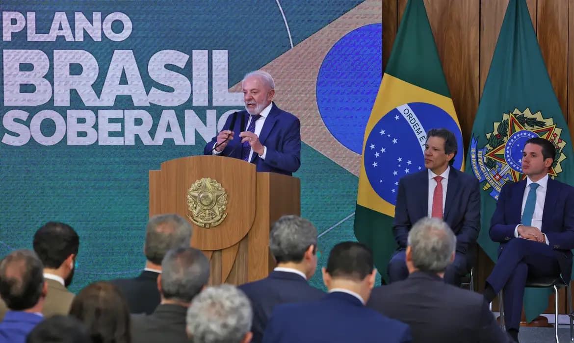 Lula anuncia plano de R$ 30 bilhões contra tarifaço e diz ao Congresso: “Agora a bola está com vocês”