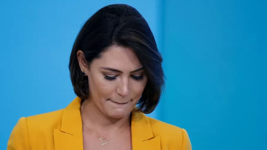 Michelle Bolsonaro levou bronca da PF por resistir a buscas em sua casa, revela relatório