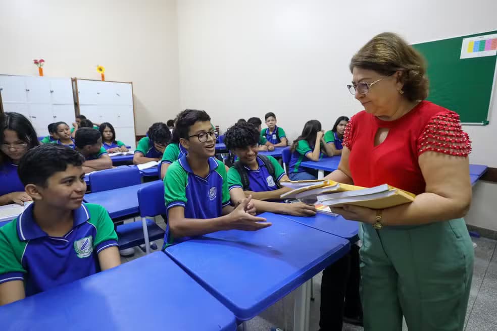 MEC lança 9 cursos gratuitos de IA para professores com certificado