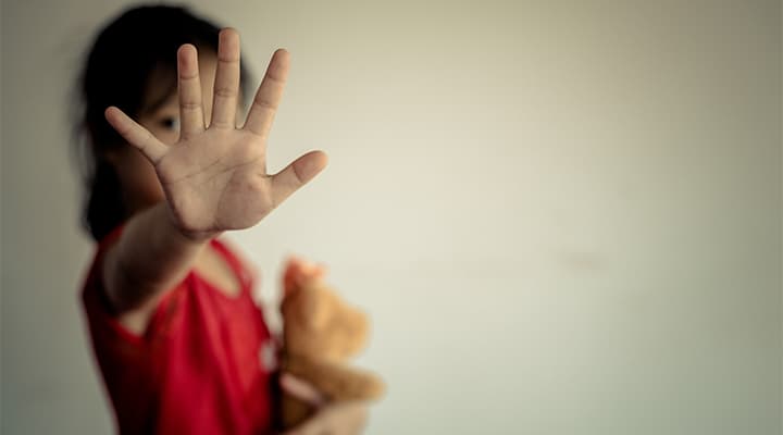 Relação sexual com menor de 14 anos é crime sem exceção, determina nova lei no Brasil