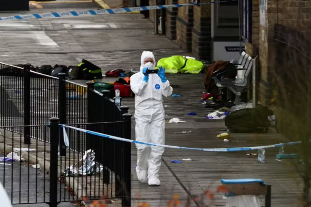 Ataque com faca em trem deixa feridos graves na Inglaterra