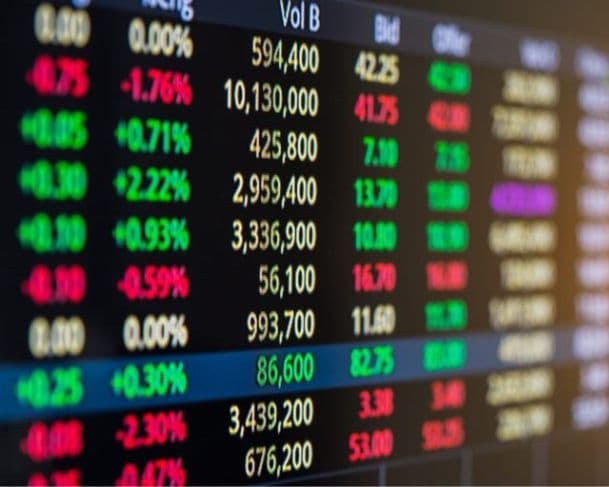 Bolsa bate recorde e fecha acima dos 150 mil pontos nesta segunda-feira (3)