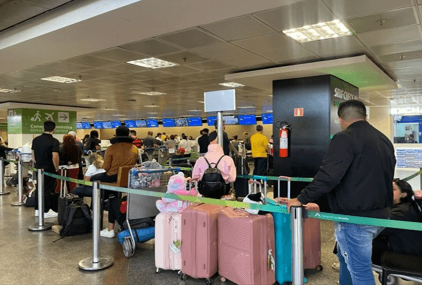 Voos cancelados: empresa aérea pede que clientes paguem despesas e promete reembolso