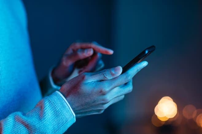 Por que é tão difícil parar de rolar vídeos curtos no celular?