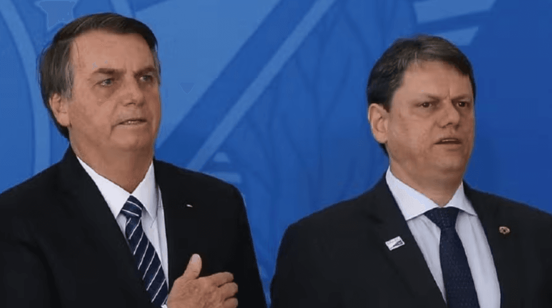 Moraes libera visita de Tarcísio de Freitas a Bolsonaro na Papudinha