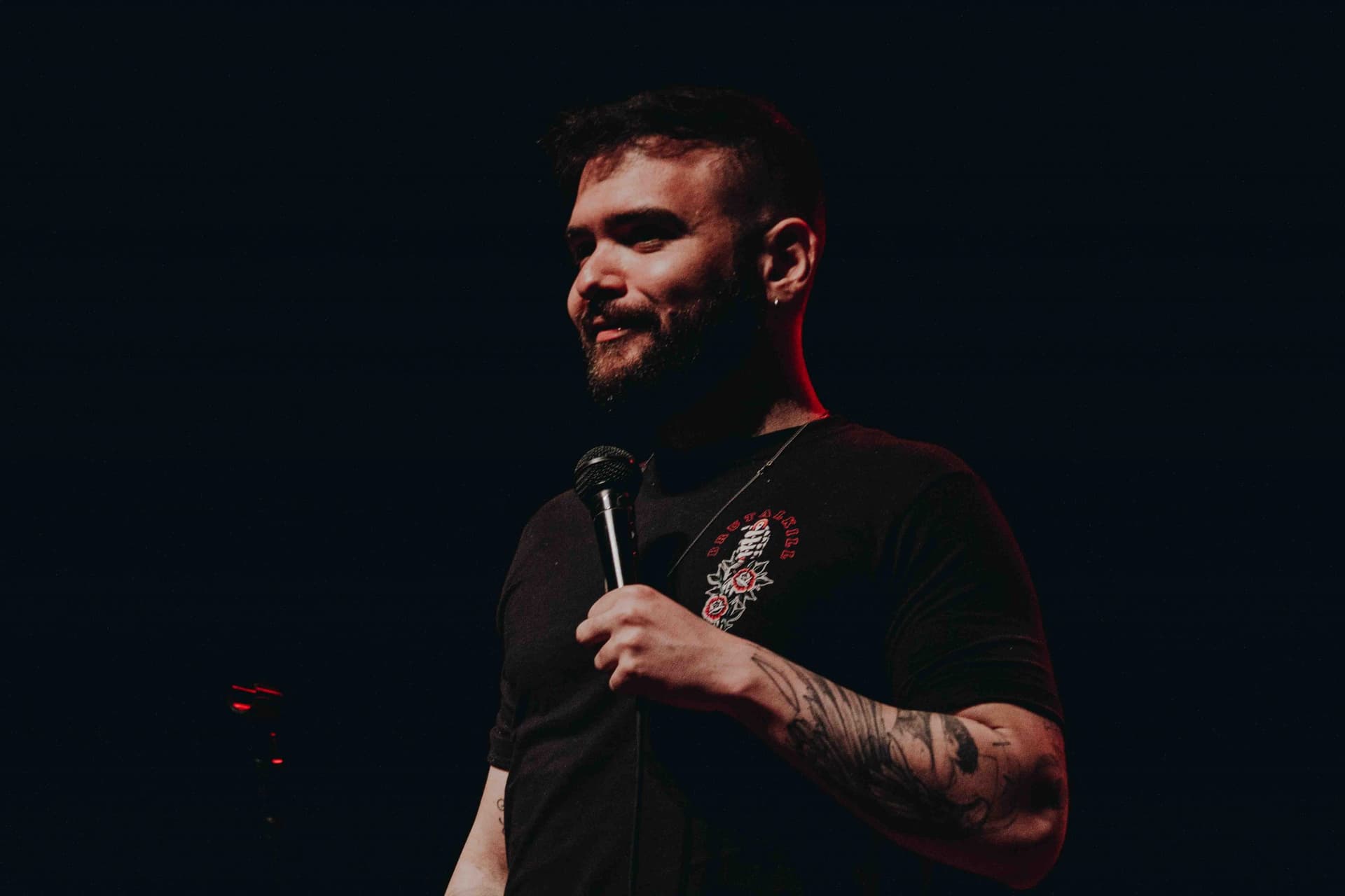 Humorista que pediu para “desligarem” Nikolas Ferreira, “igual Charlie Kirk”, é investigado